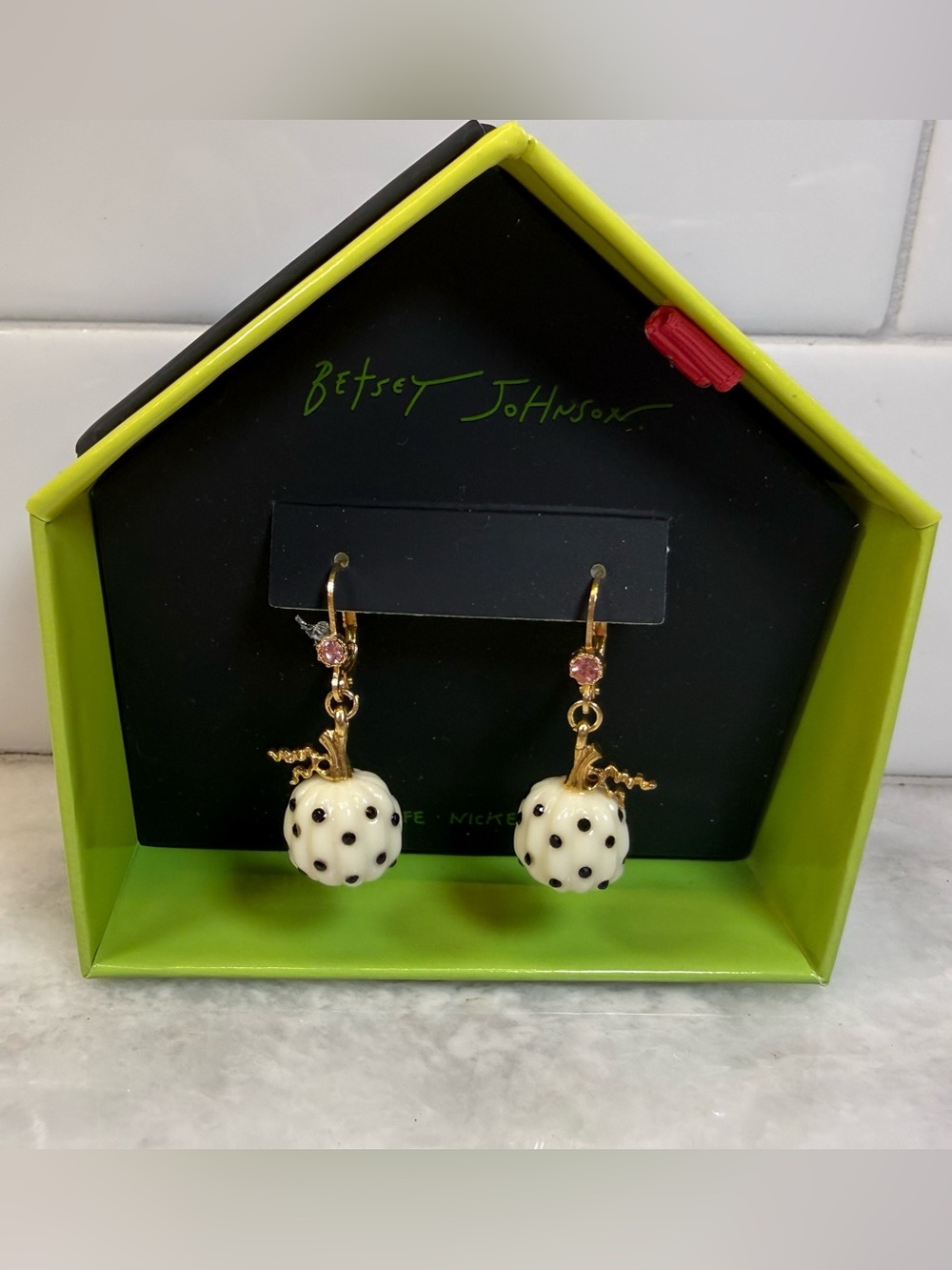 NWT BETSEY JOHNSON SMALL WHITE PUMPKIN BLACK POLKA DOT DROP EARRINGS